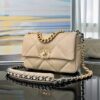 샤넬 19 플랩백 미듐 베이지 금장 AS1160