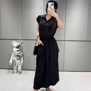프라다 리나일론 아웃 포켓 베스트 & 스커트 셋업 입고