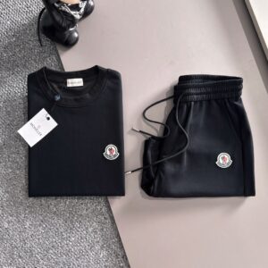 몽클레어 [MONCLER] 남성 블랙 라운드반팔 & 반바지 세트