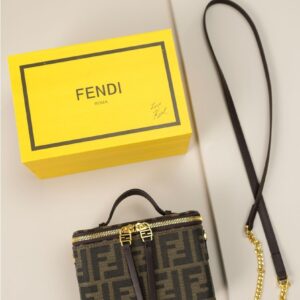 펜디 [FENDI] 수입프리미엄급 펜디 배니티 토바코 브라운 FF 자카드 패브릭 미니 백