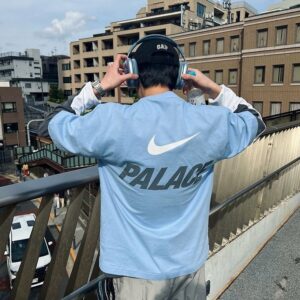 나이키 x 팔라스 폰트 스우시 티셔츠