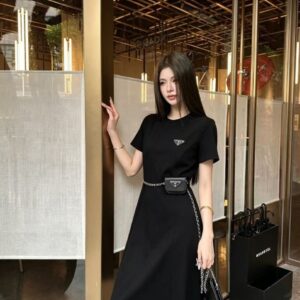 프라다 [ P*ADA ] 수입 미니 파우치가 달린 체인 벨트 원피스